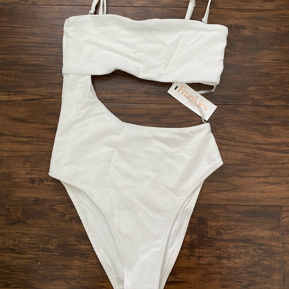 Frankies carter one piece ribbed white size small